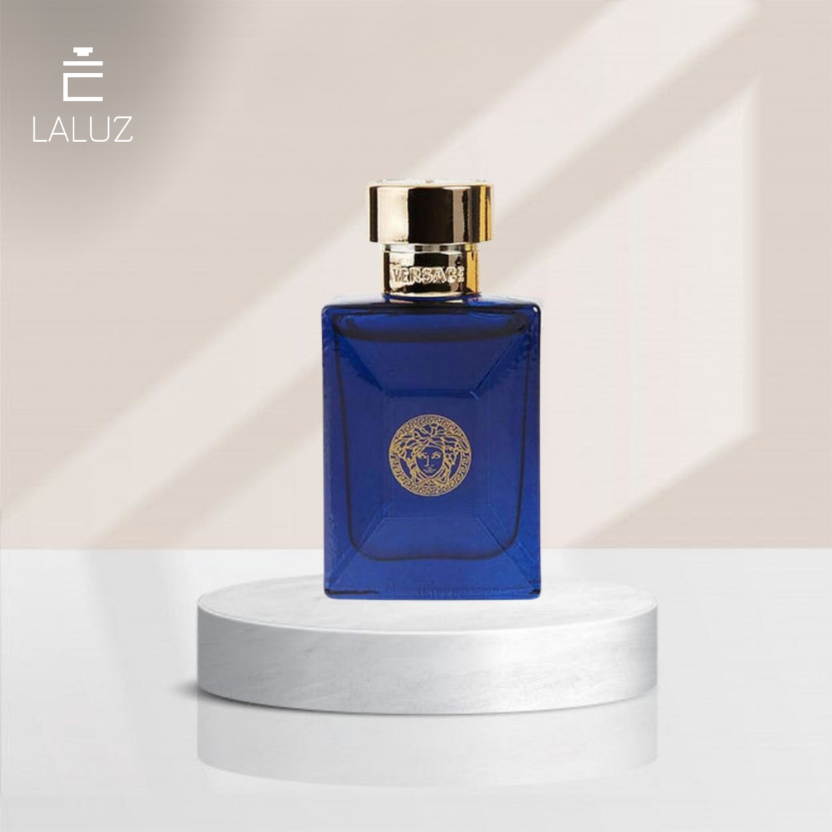 Perfume Versace Dylan Blue nam mang mùi hương nam tính, quyến rũ