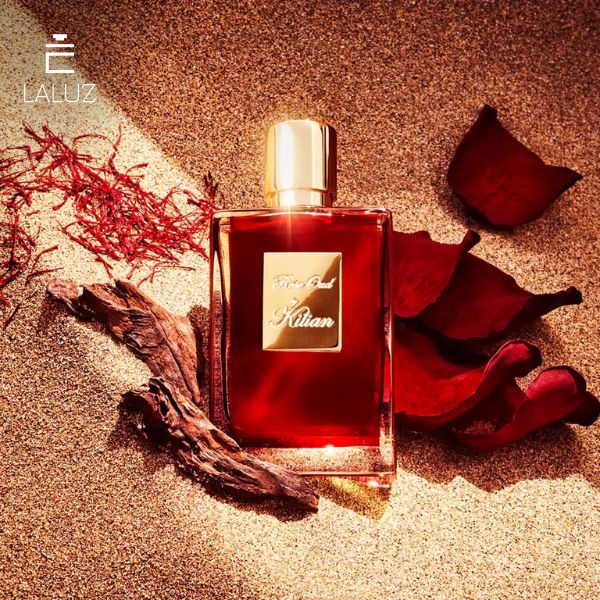 Nước hoa Kilian đỏ – Rose Oud EDP nổi bật với nốt hương của hoa hồng ngọt ngào