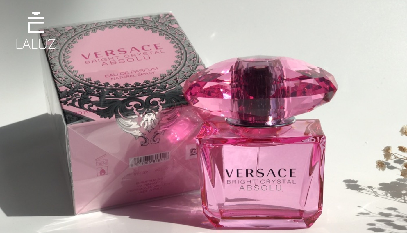 Versace Bright Crystal Absolu là bức tranh hoa cỏ trái cây đầy hương sắc