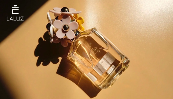 Nước hoa Marc Jacobs Daisy Eau So Fresh thiết kế bông hoa nữ tính