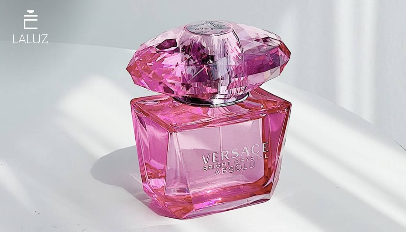 Versace Bright Crystal Absolu là chai nước hoa cho phụ nữ 50 tuổi nữ tính, quyến rũ