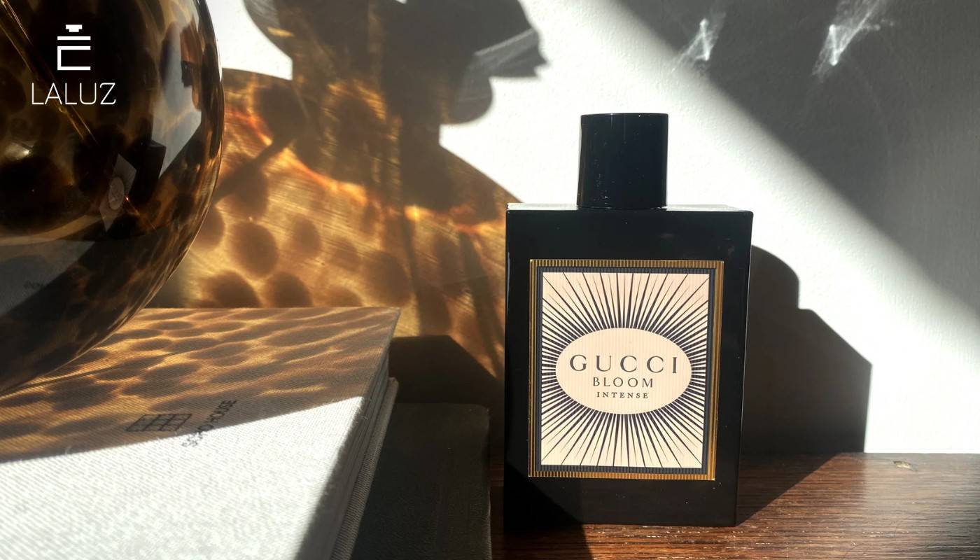 Chai nước hoa màu đen cho nữ Gucci Bloom EDP Intense thể hiện sự quyền lực