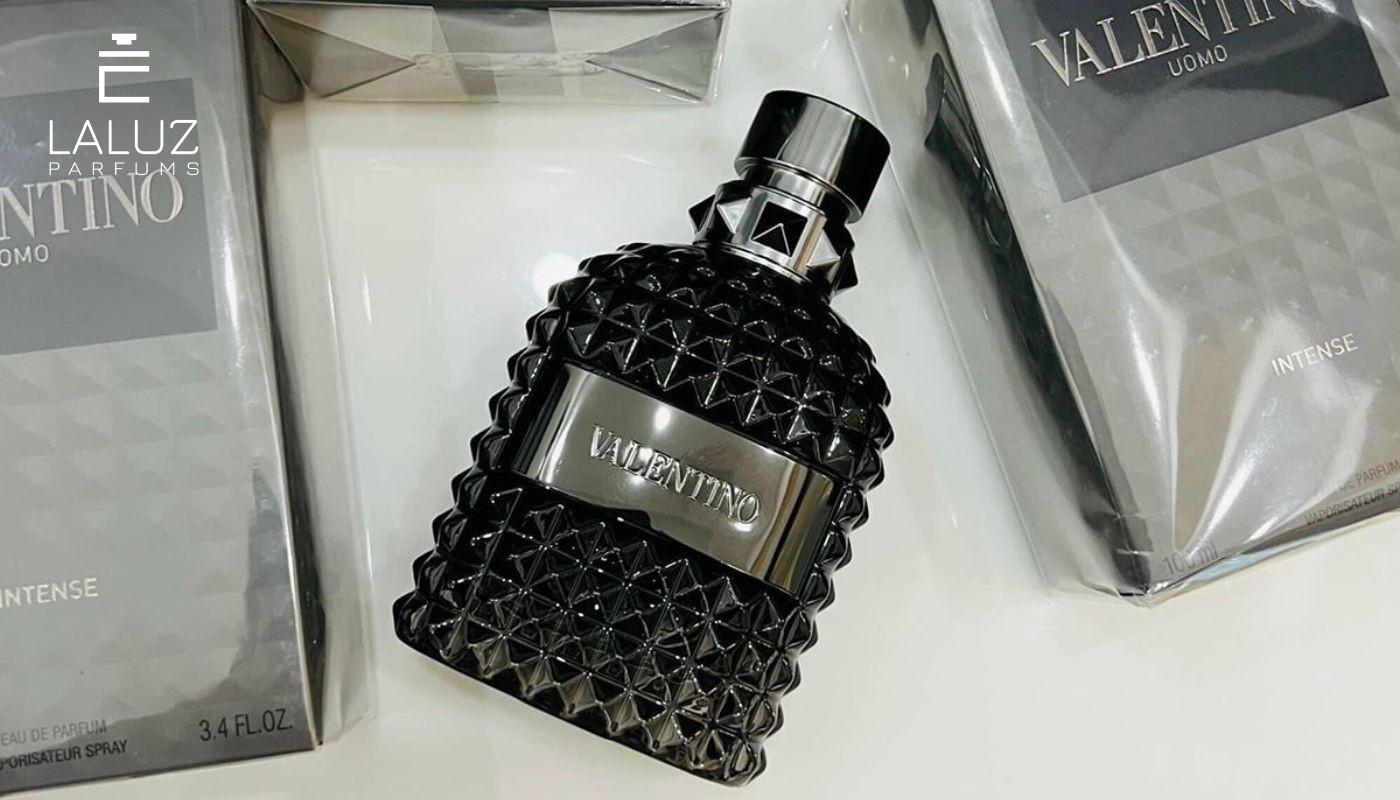 Nước hoa Valentino Uomo Intense màu đen quyến rũ