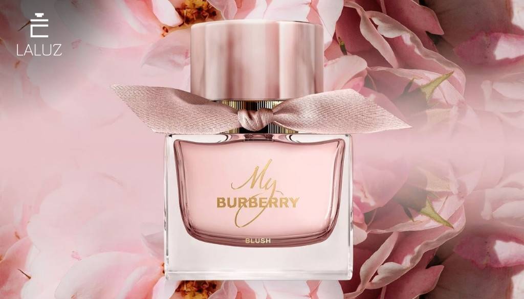 Nước hoa thơm hoa cỏ My Burberry Blush phản phất vẻ ngọt ngào, quyến rũ